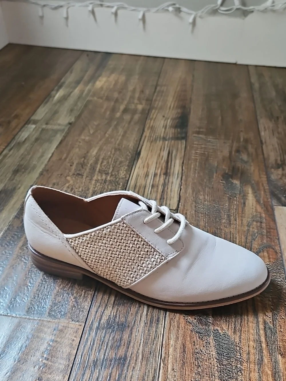 Lucky Brand Ivory Leather Women’s Casual Lace-Up Oxford Shoes